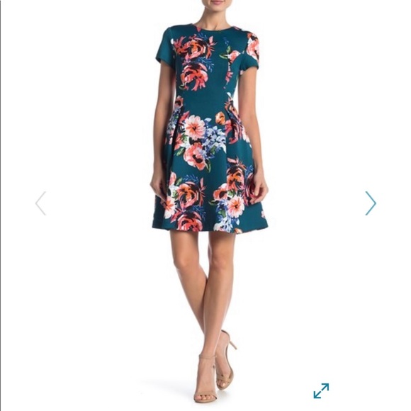 Vince Camuto Dresses & Skirts - NWT Vince Camuto Floral Scuba Fit and Flare Dress